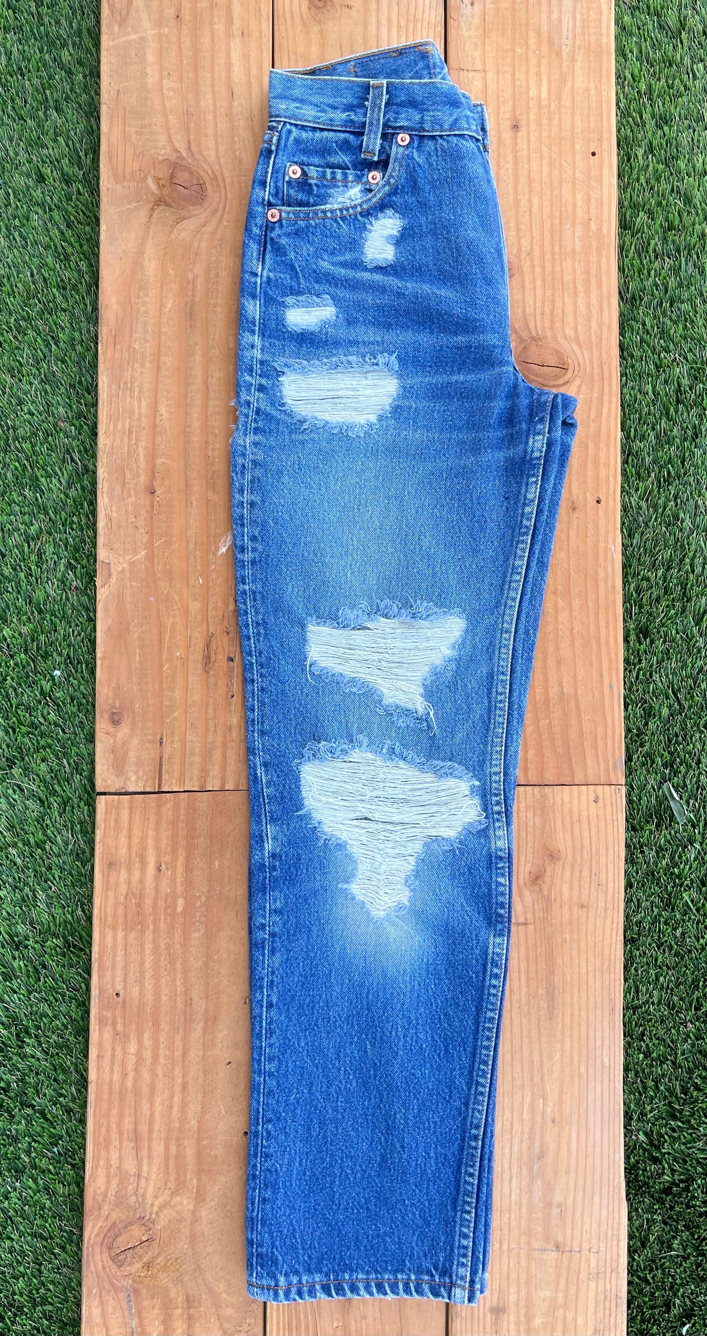 W24 501 Vintage Levi's Butt Rip Jean