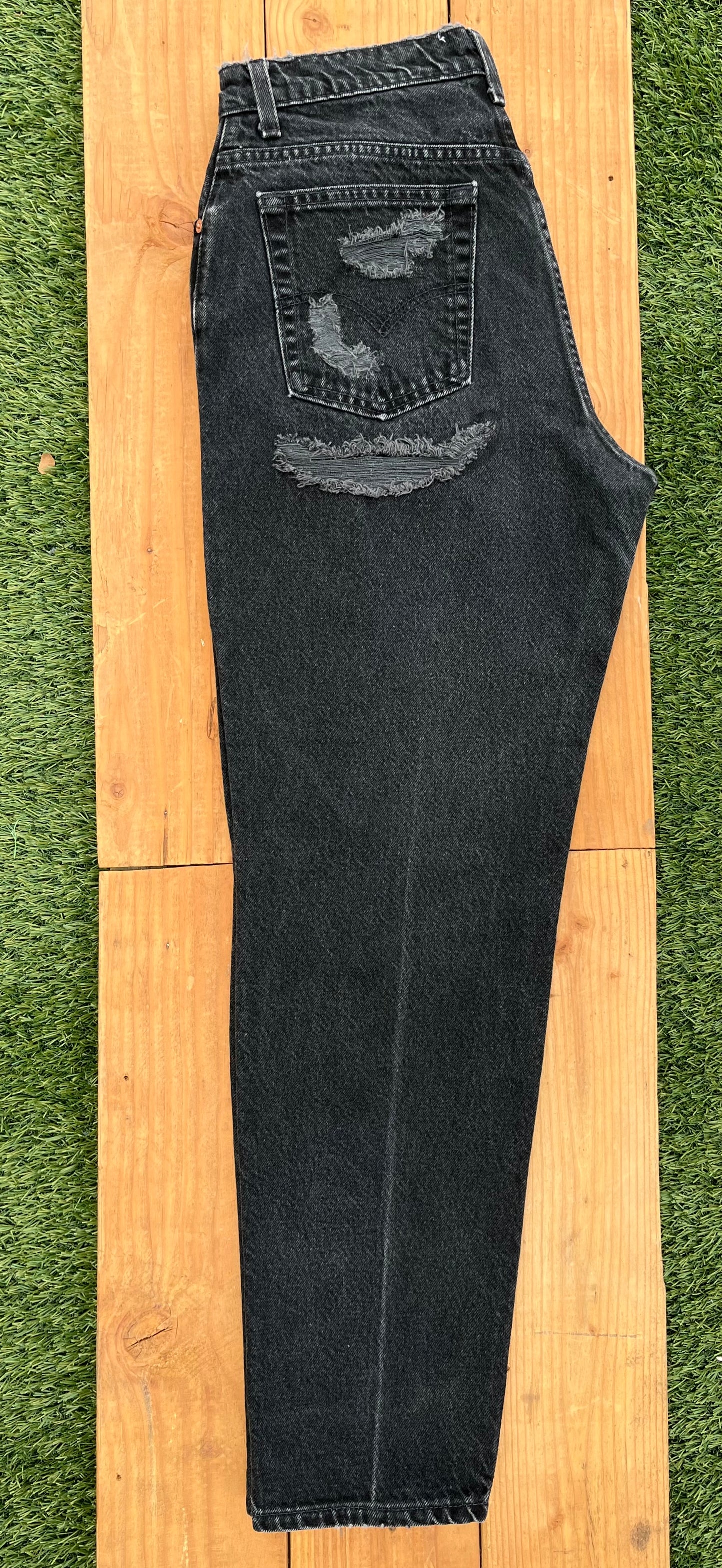 W32 551 Vintage Levi's Butt Rip Jean