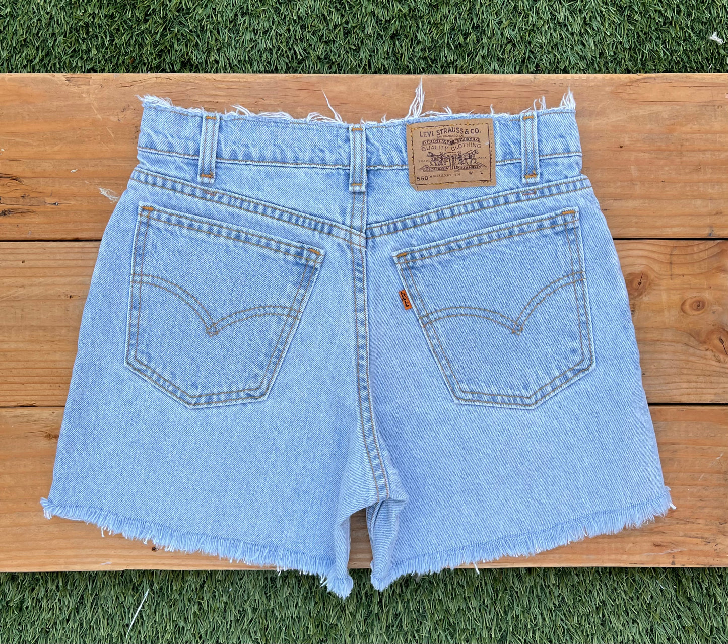 W28 1970s Vintage Levi's Plain Short