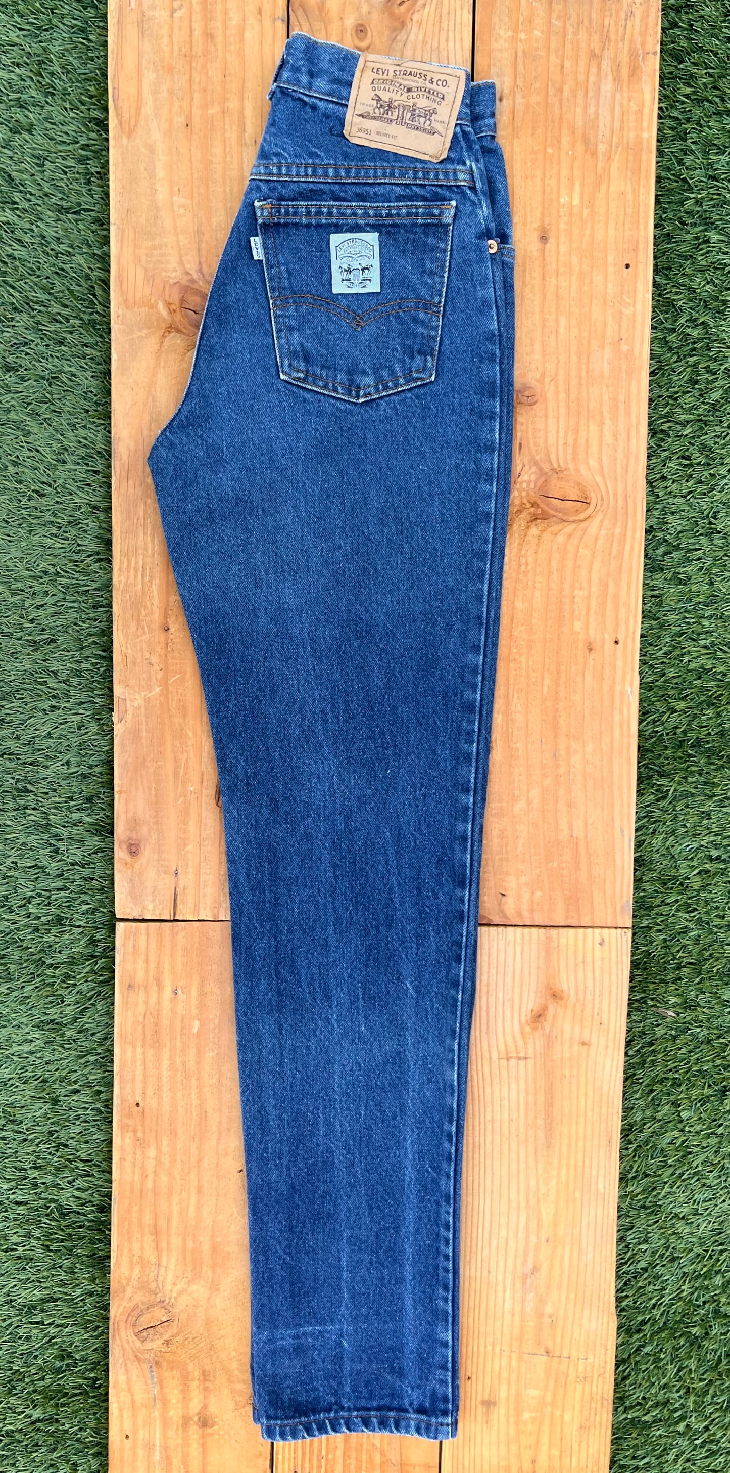 W25 Vintage Levi's White Tab Jean