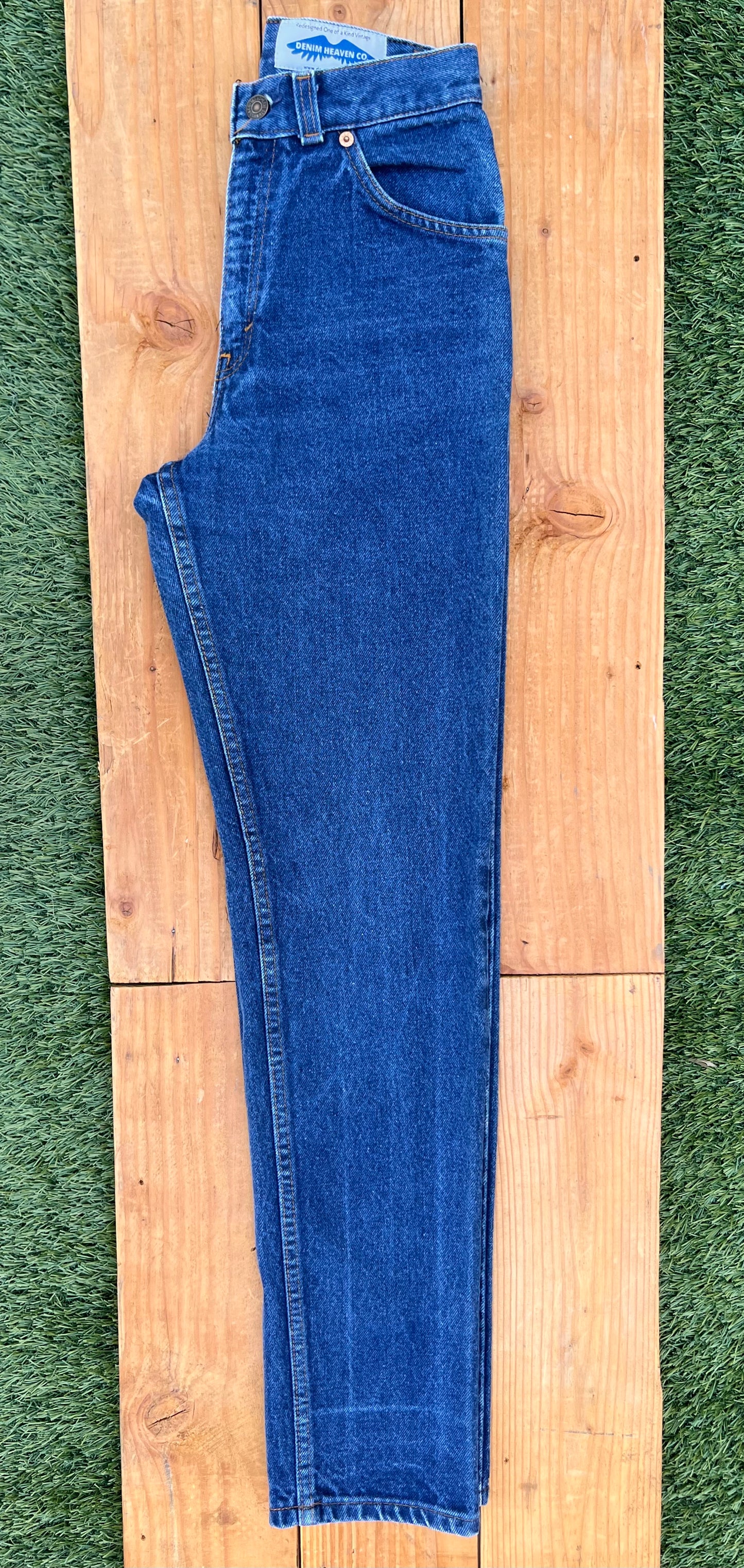 W25 Vintage Levi's White Tab Jean