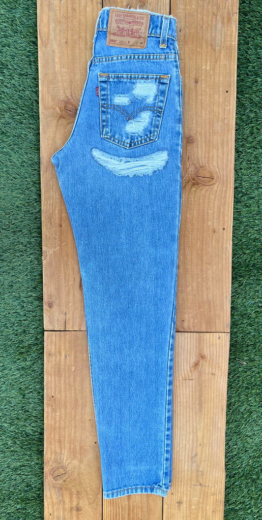 W25 550 Vintage Levi's Butt Rip Jean