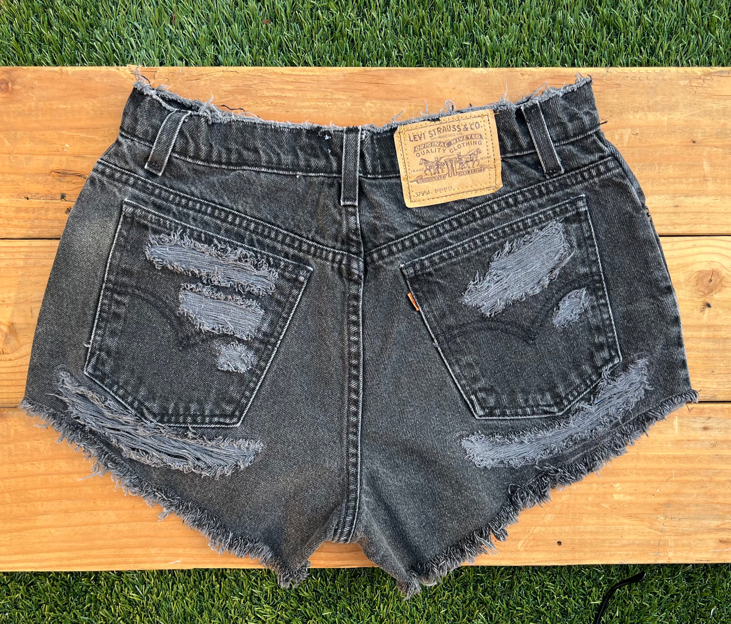 W32 Vintage Levi’s Butt Rip Short