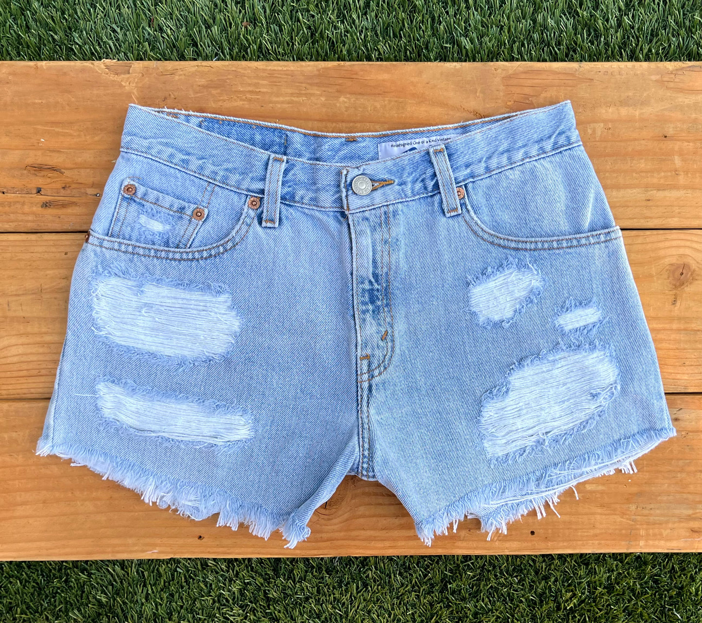 W29 Vintage Levi’s Butt Rip Short