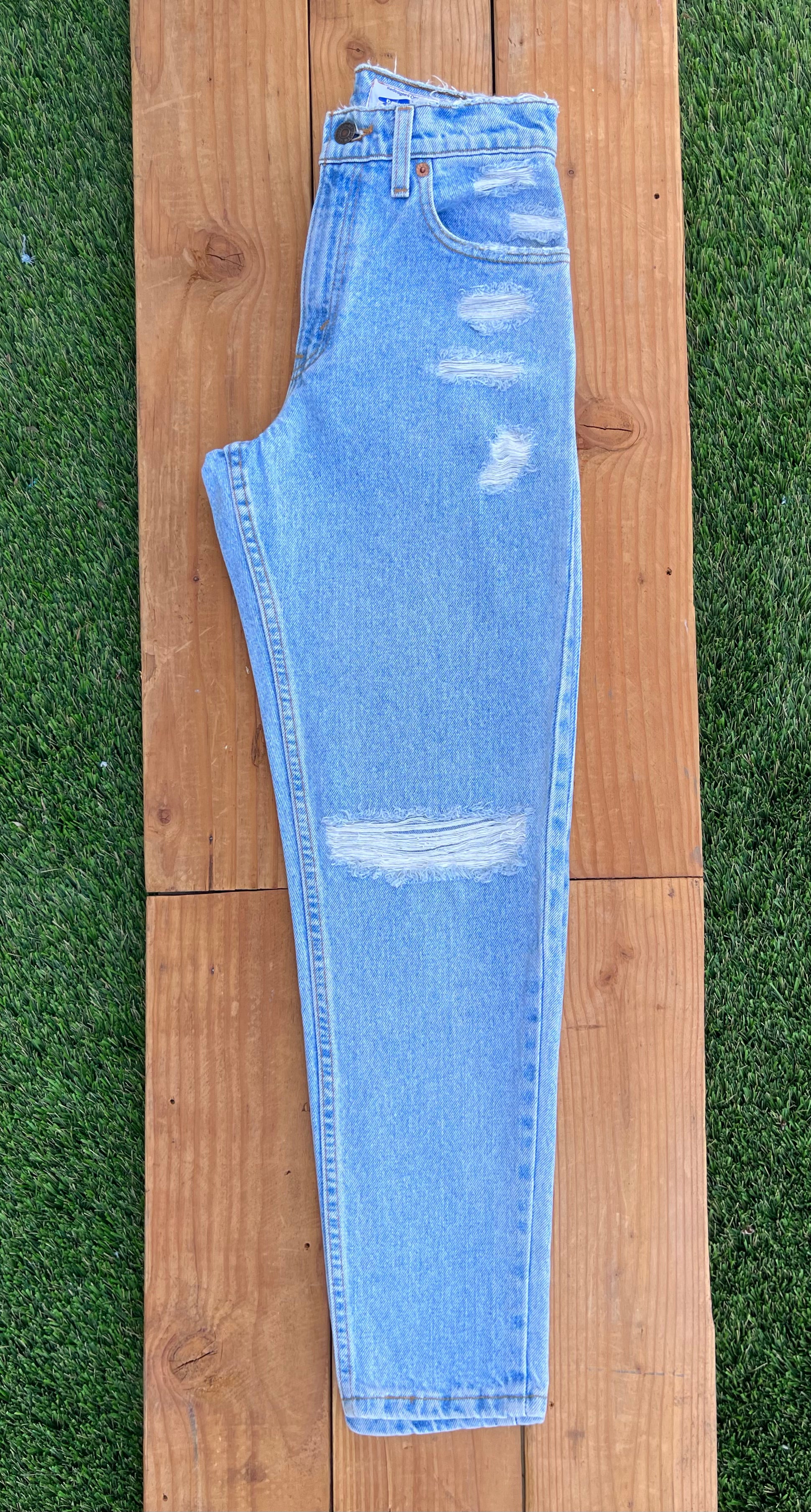 W25 Vintage Levi's Butt Rip Jean