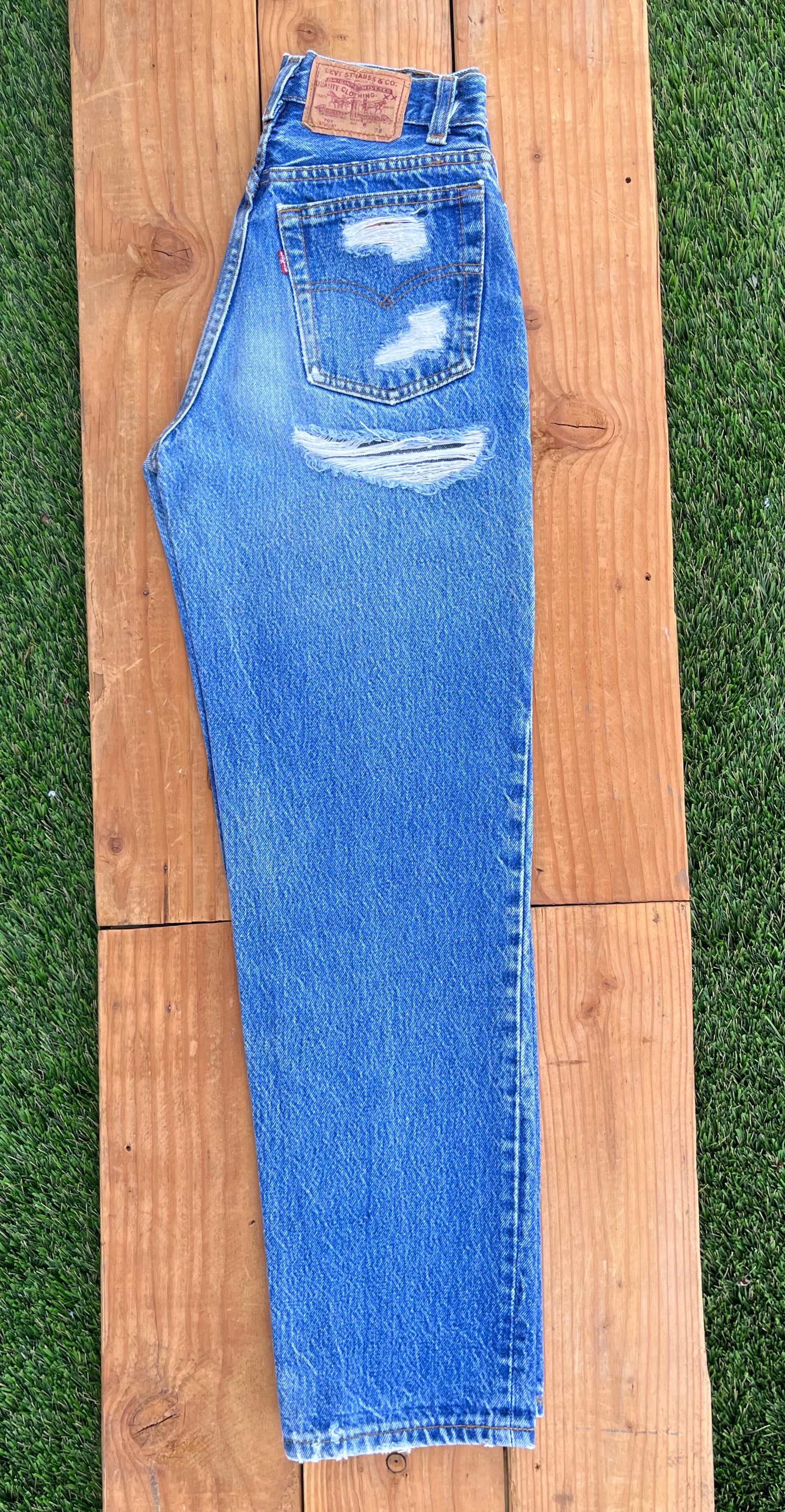 W23 501 Vintage Levi's Butt Rip Jean