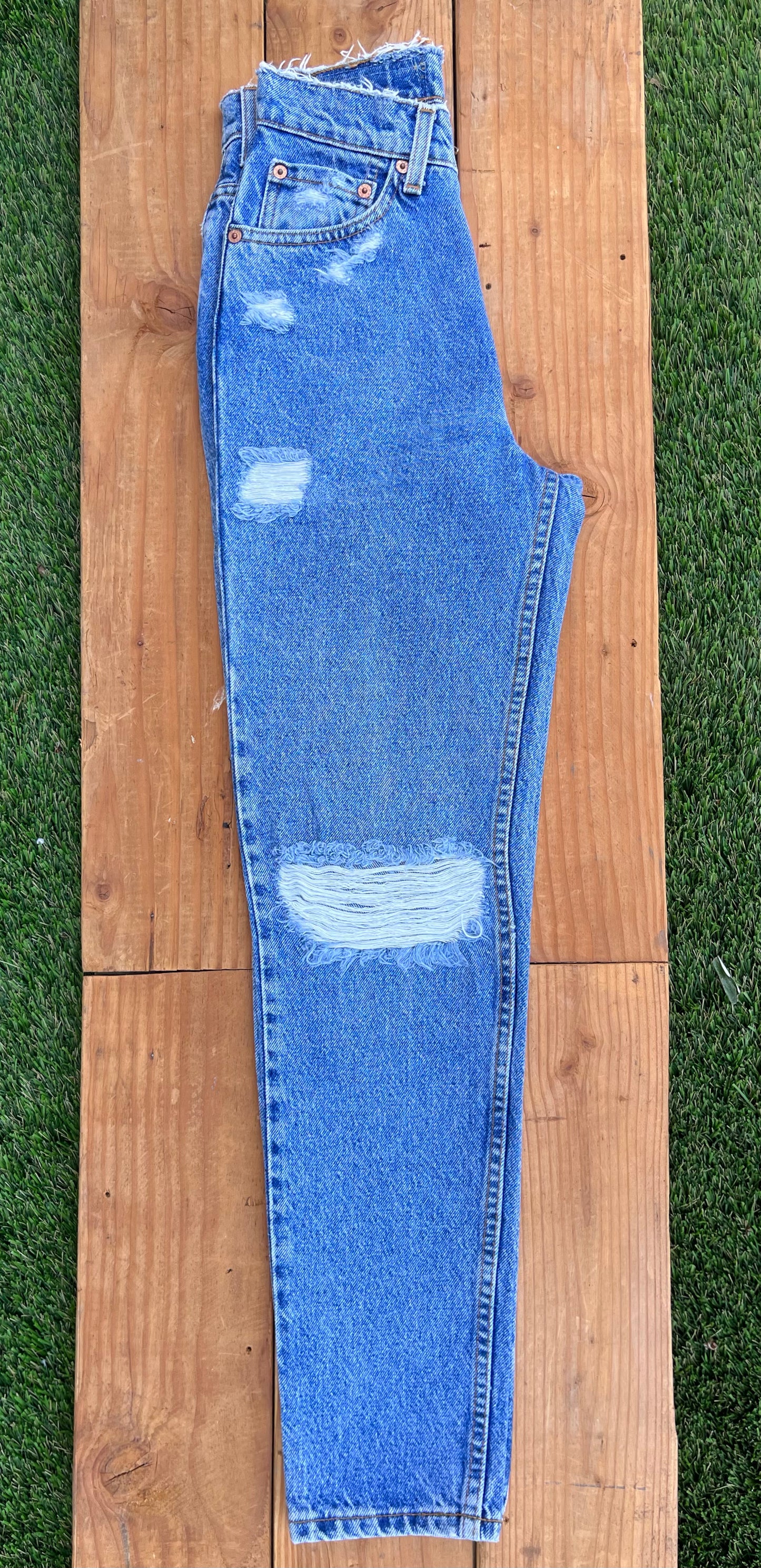 W25 512 Vintage Levi's Butt Rip Jean