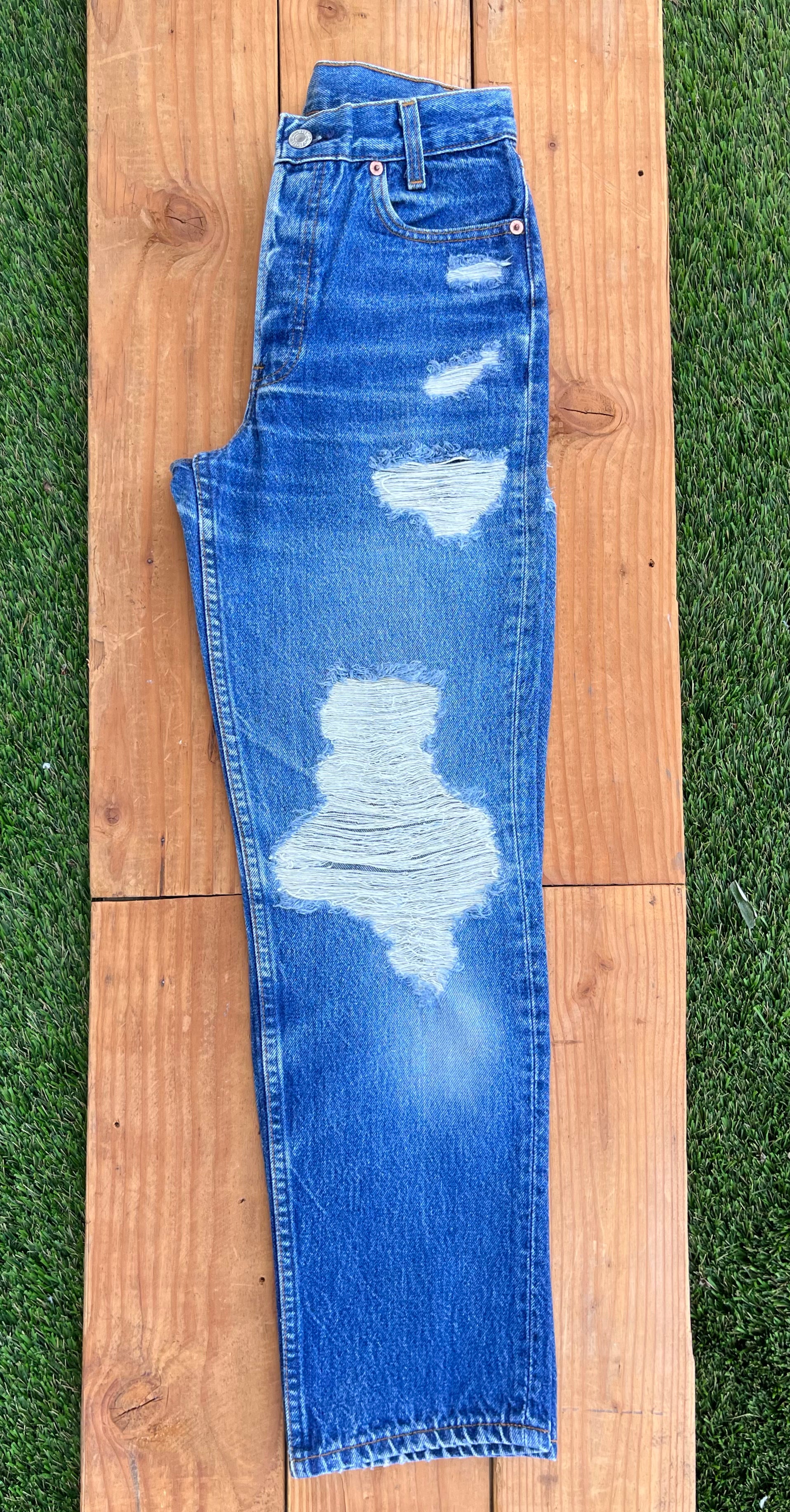 W24 501 Vintage Levi's Butt Rip Jean