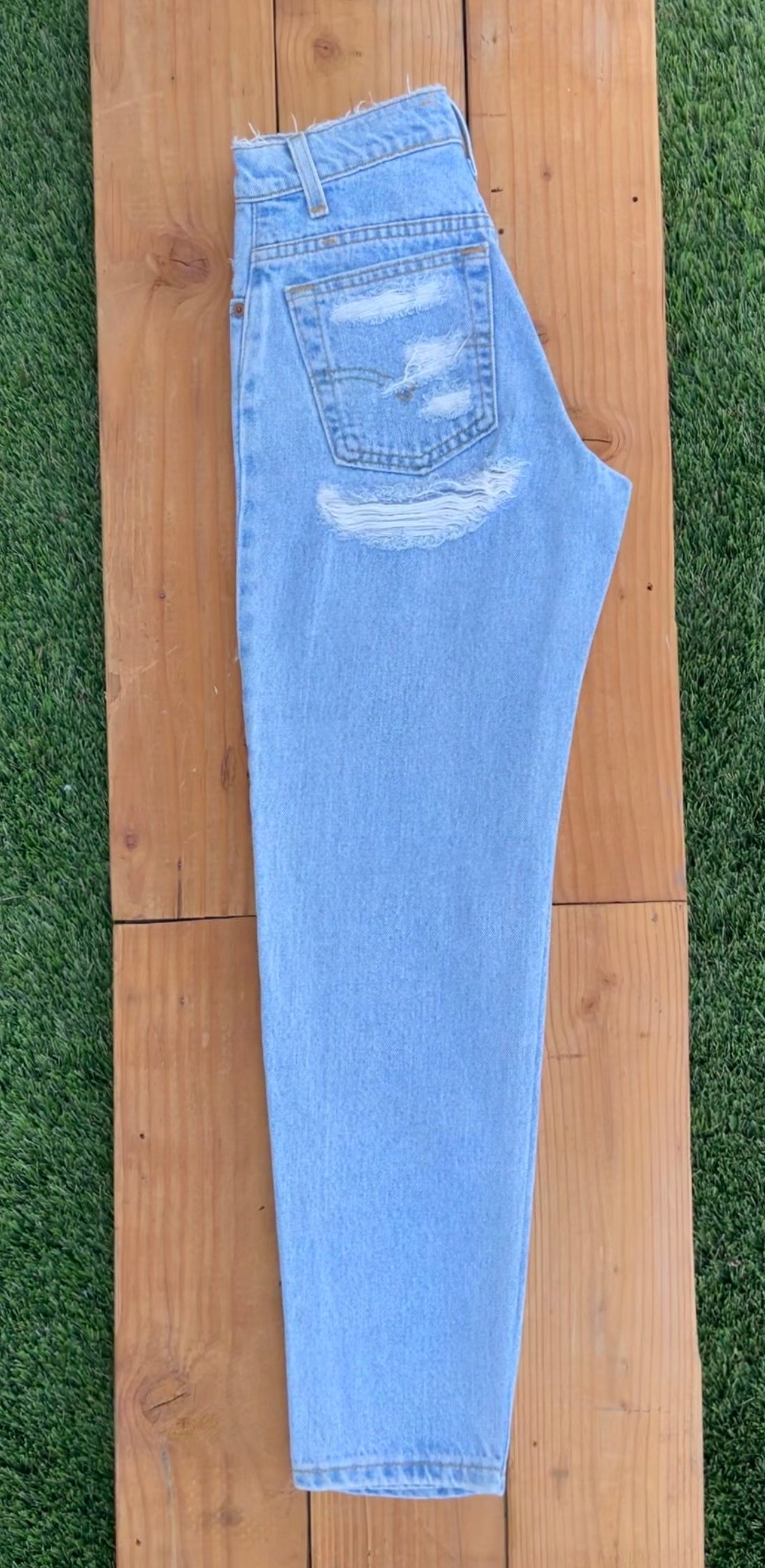 W25 Vintage Levi's Butt Rip Jean