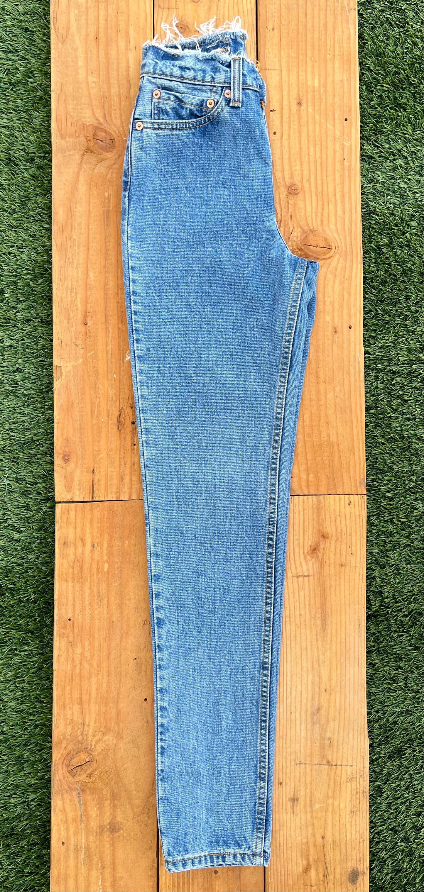 W24 512 Vintage Levi's Plain Jean