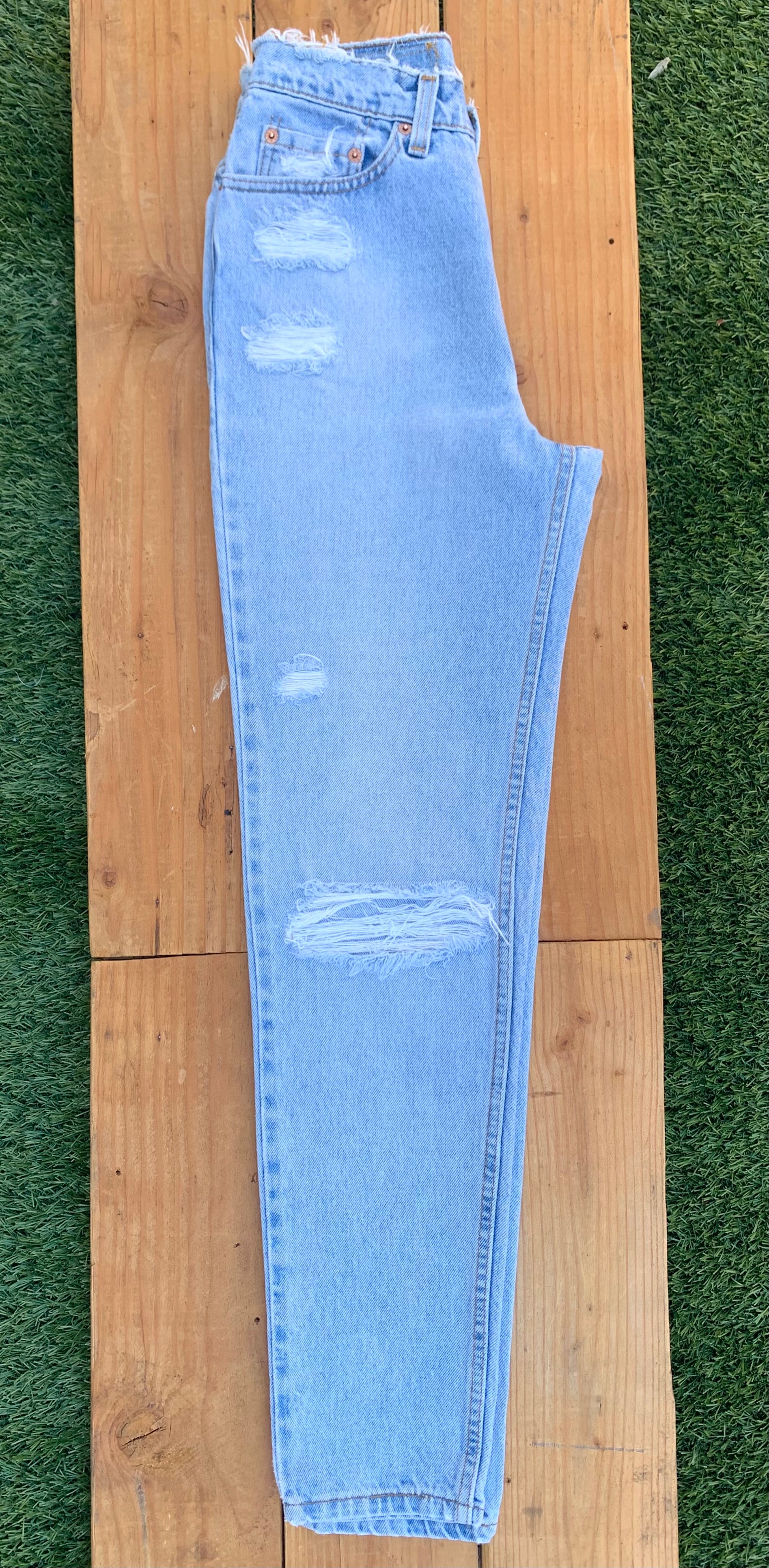 W26 512 Vintage Levi's Butt Rip Jean
