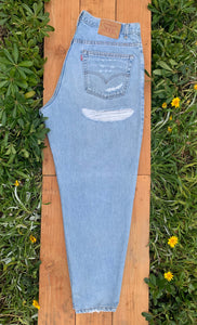 W40 550 Vintage Levi's Butt Rip Jean
