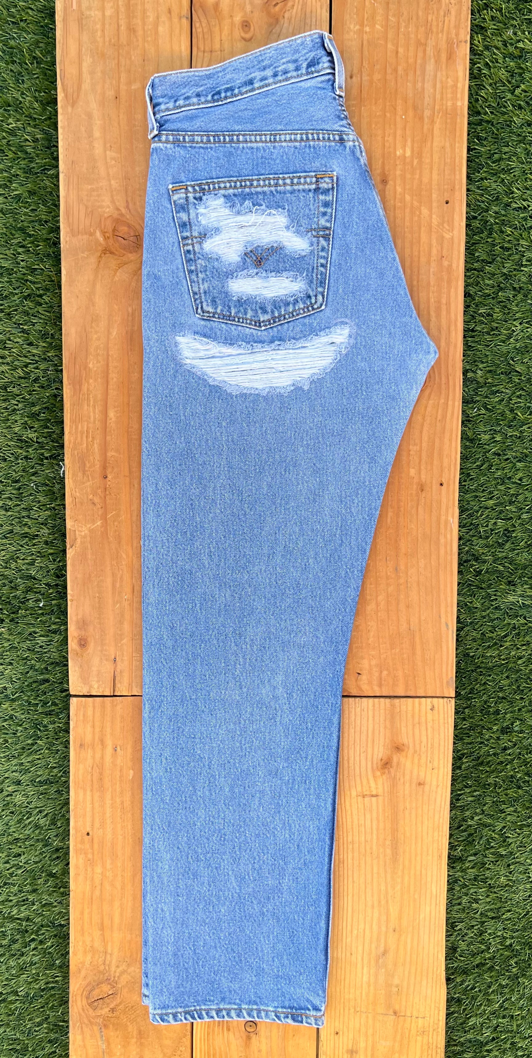 Levis ripped top bum jeans