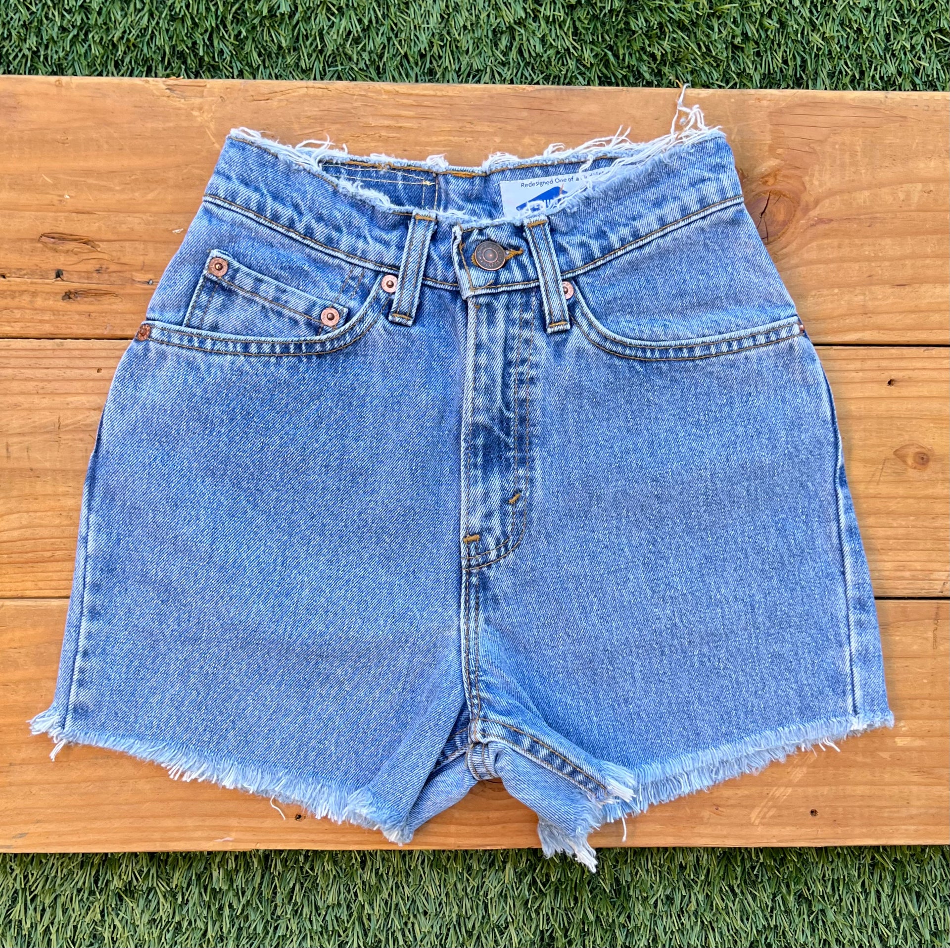 W22 512 Vintage Levi's Plain Shorts