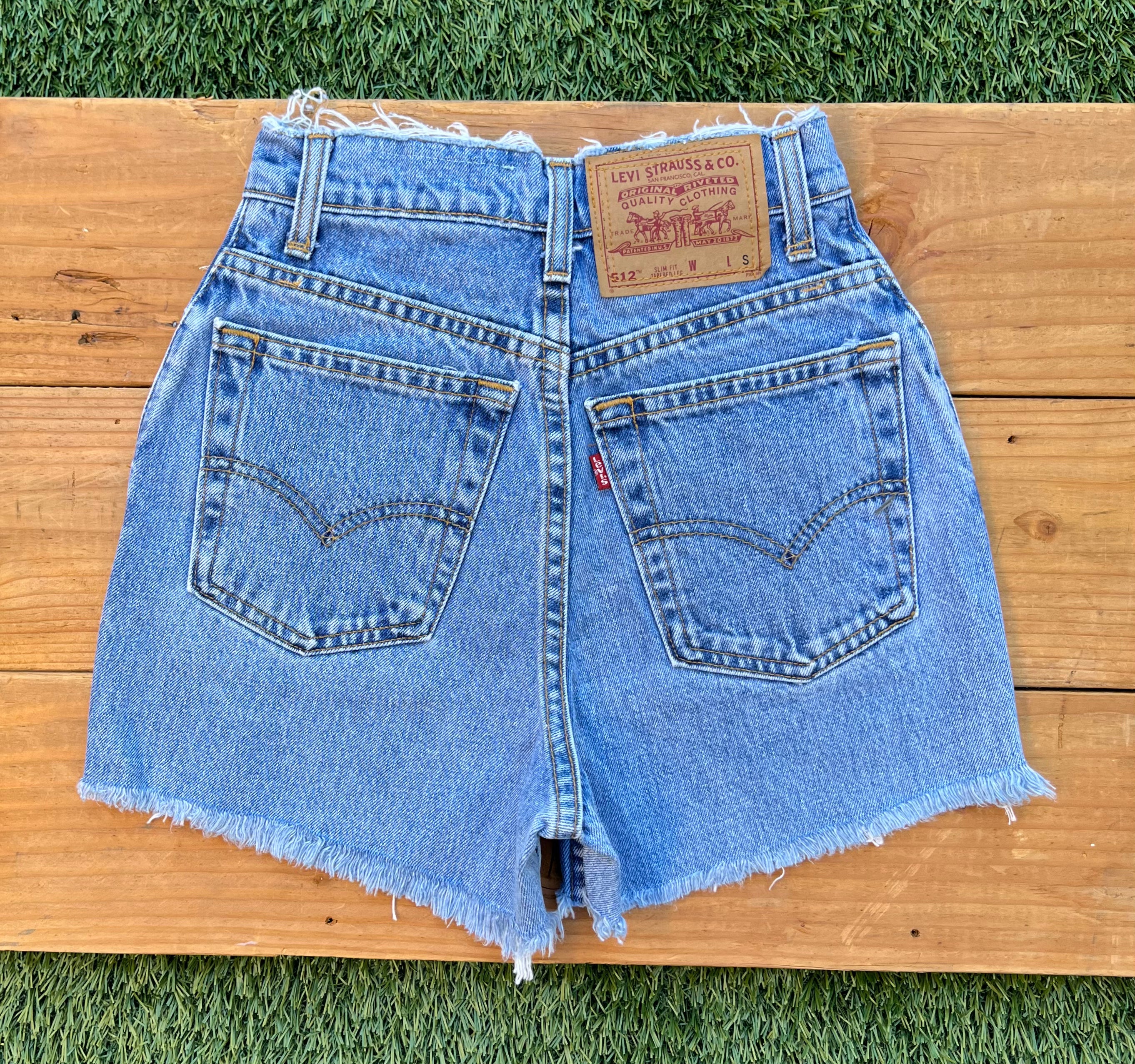 W22 512 Vintage Levi's Plain Shorts