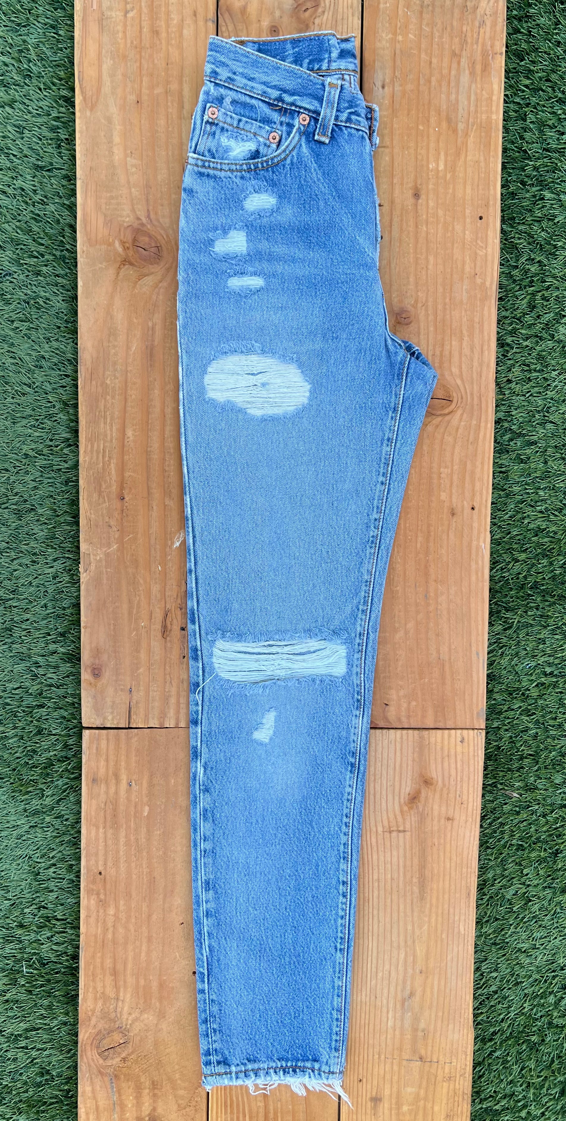 W23 501 Vintage Levi's Butt Rip Jean